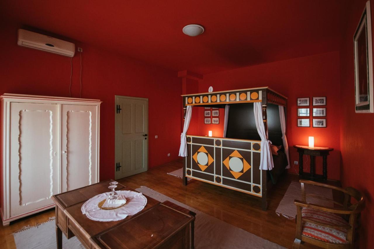 Voeroes Guest House Tîrgu Secuiesc エクステリア 写真