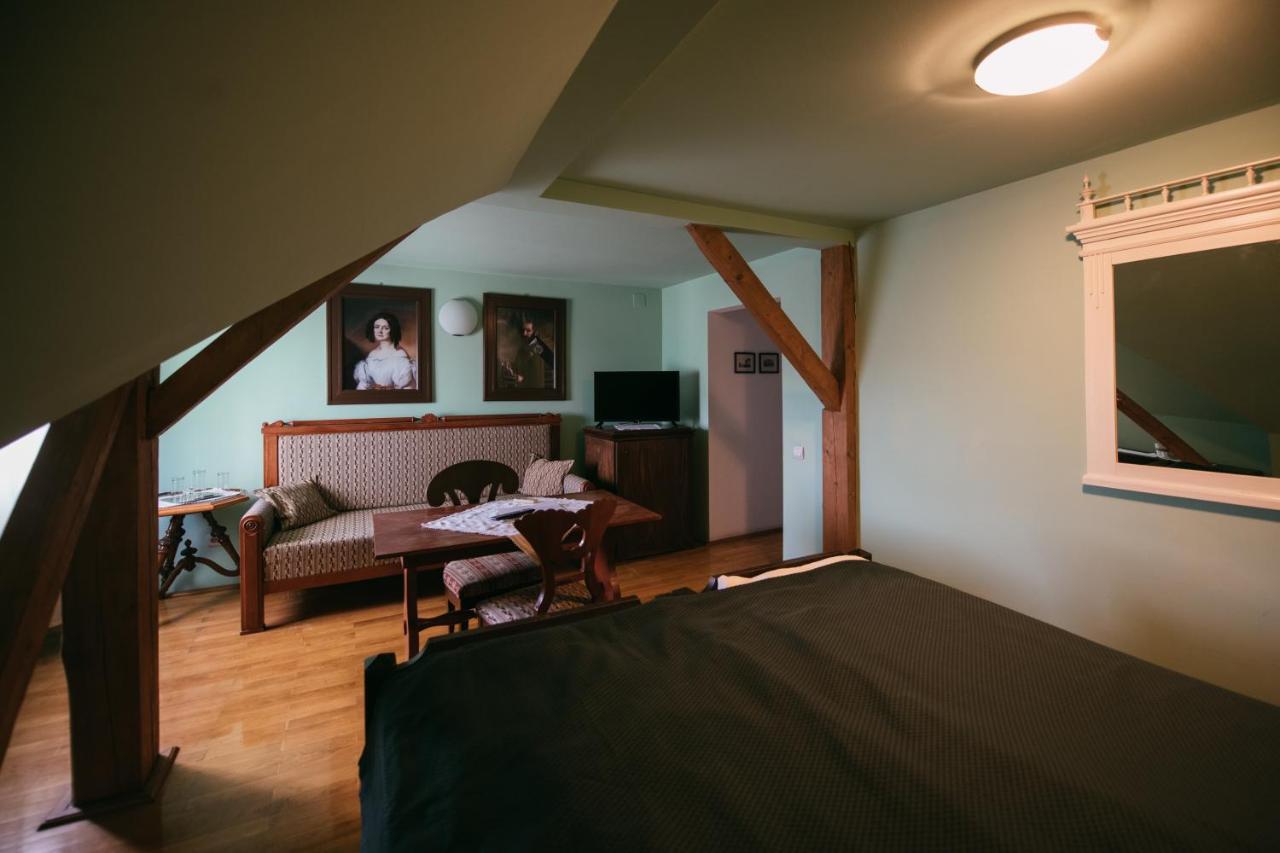 Voeroes Guest House Tîrgu Secuiesc エクステリア 写真