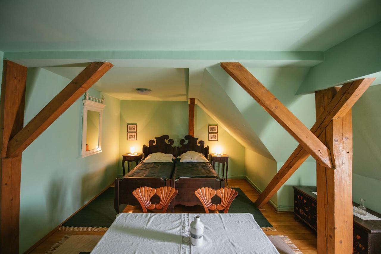 Voeroes Guest House Tîrgu Secuiesc エクステリア 写真