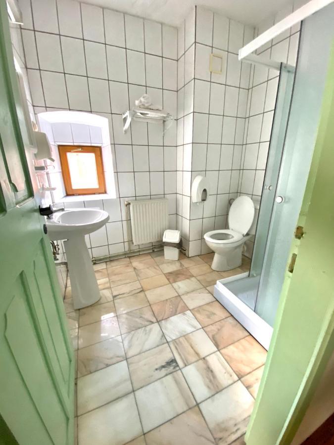 Voeroes Guest House Tîrgu Secuiesc エクステリア 写真